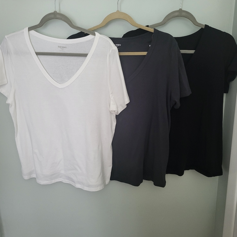 Bundle Of 3 Women Medium Old Navy V Neck Short Sleeve Tee Shirts Tops Cotton